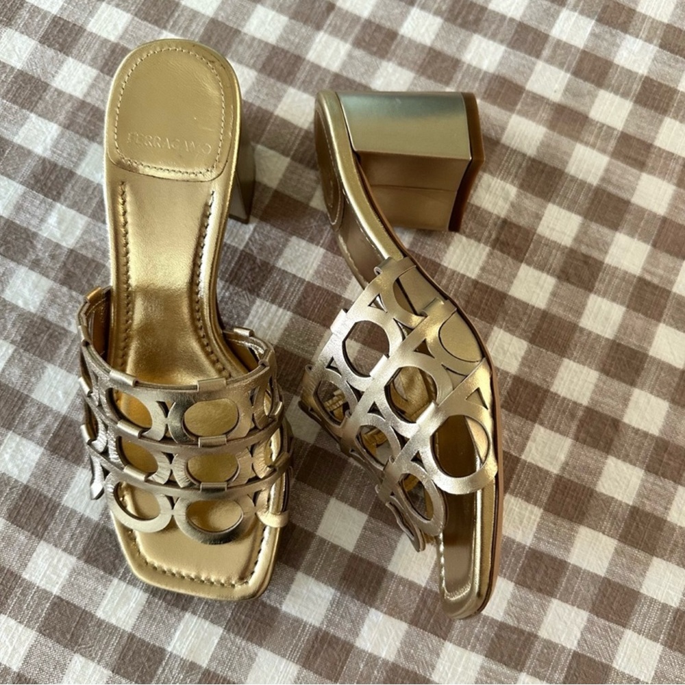 ⚡️NWOTIB Salvatore Ferragamo Gancini Gold Mule Heeled Sandals - Picture 6 of 16